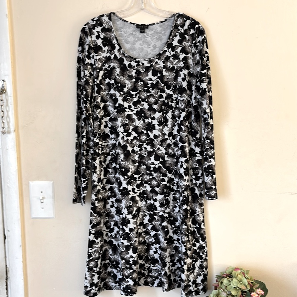 J Jill Wearever Black Gray, White Floral Print Long Sleeve Shift Dress Size M